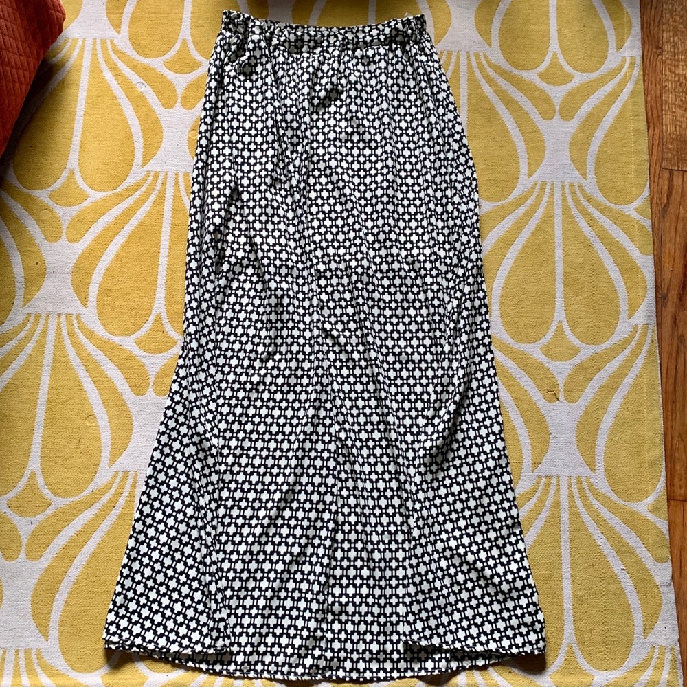Black & Ivory High-waisted Maxi Skirt - Picture 5 of 8